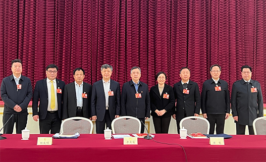 樊宏恩牧师出席全国政协第十四届一次会议